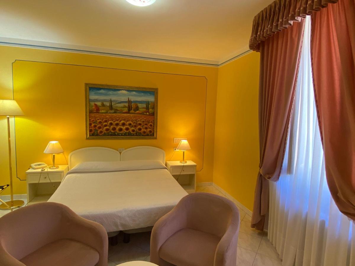Hotel La Torre Кастільйоне-дель-Лаго Екстер'єр фото