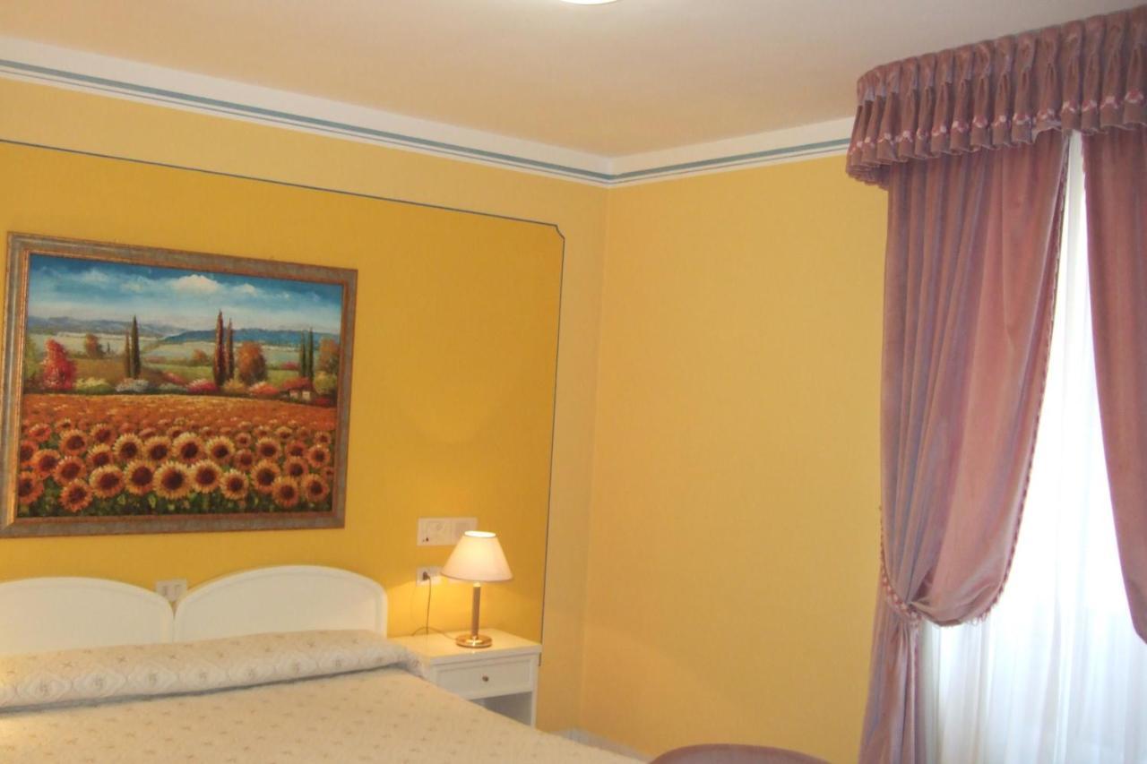 Hotel La Torre Кастільйоне-дель-Лаго Екстер'єр фото